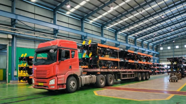 INKA Banyuwangi Kirim 60 Gerbong Datar ke Palembang