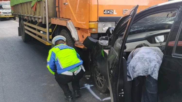 Adu Banteng Fuso dan Sigra di Kalipuro, Sopir Selamat