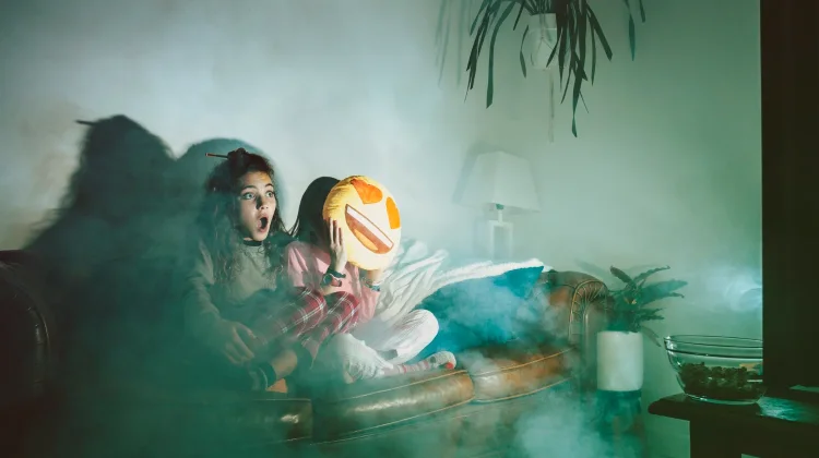Nonton Horor Bikin Ketagihan? Ini Penjelasannya