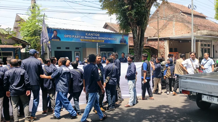 Puluhan Kader NasDem Bondowoso Turun Jalan, Protes Pemberitaan Tempo