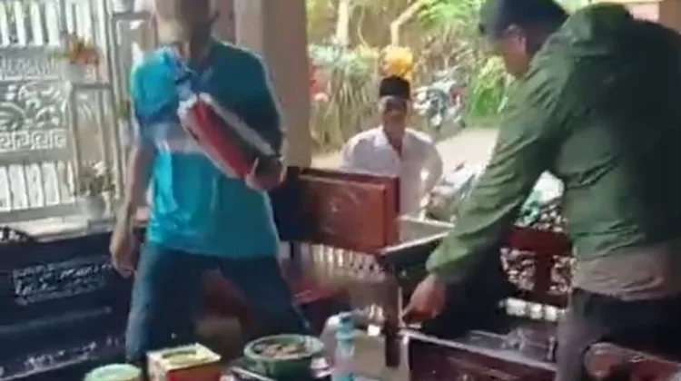 Kades Pakel Lumajang Diserang Dengan Sajam oleh Orang Asing