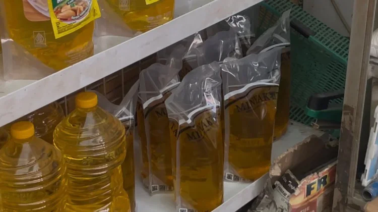 Masyarakat Keluhkan Harga Minyak Goreng Naik