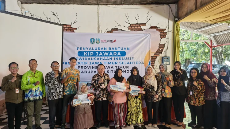 100 Warga Situbondo Terima Bantuan Moda KIP Jawara