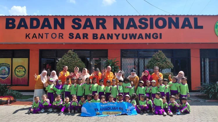 Basarnas Banyuwangi Kenalkan SAR pada Siswa TK Khadijah