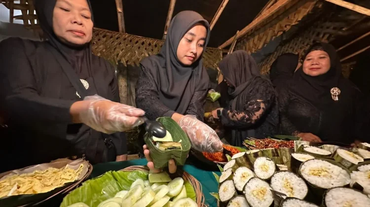 Sego Lemeng dan Kopi Uthek Pikat Wisatawan