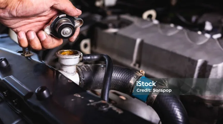 Bahaya Membuka Tutup Radiator saat Mesin Panas