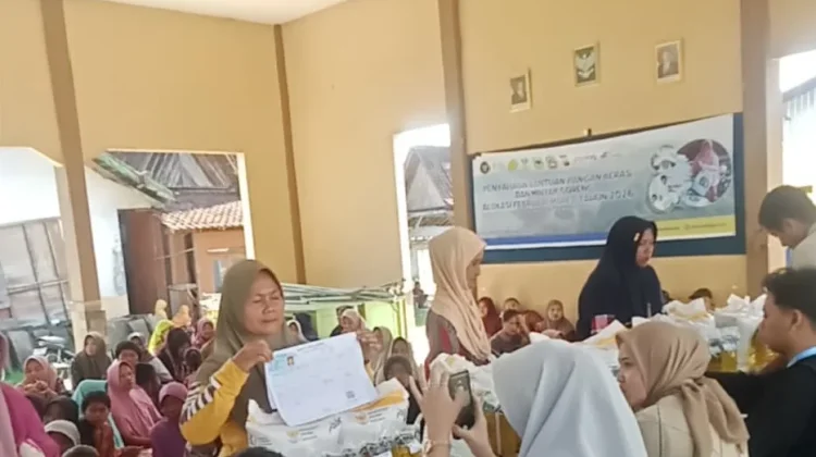 Ratusan Ribu Warga Bondowoso Terima Bantuan Pangan