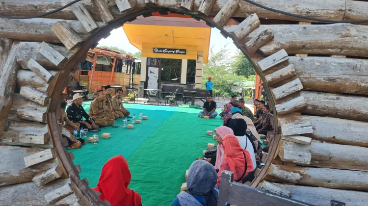 Bupati Situbondo Respons Keluhan Pedagang Kuliner Pantura