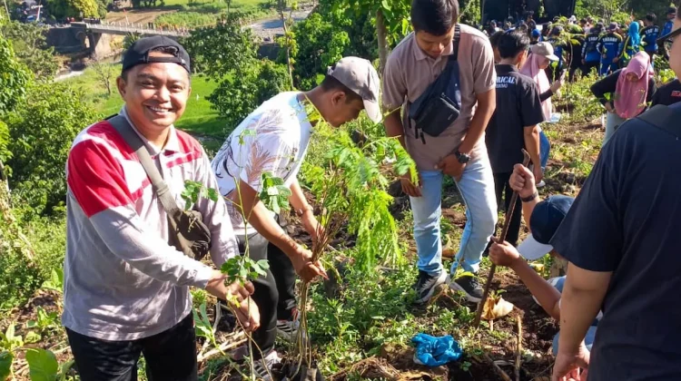 Hari Bumi, Pemkab bersama Warga Tanam 2 ribu Pohon