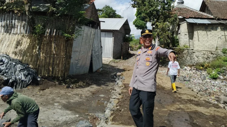 Jalan Rusak di Sempol, Polisi Turun Tangan