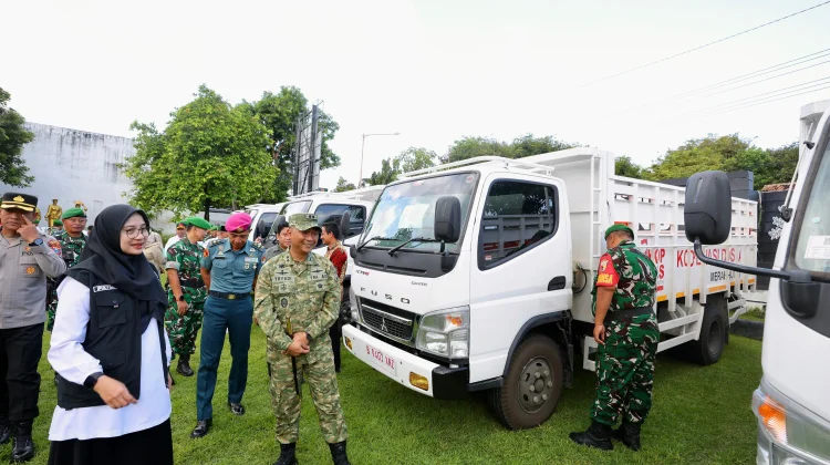 18 Truk Koperasi Merah Putih Diserahkan di Banyuwangi