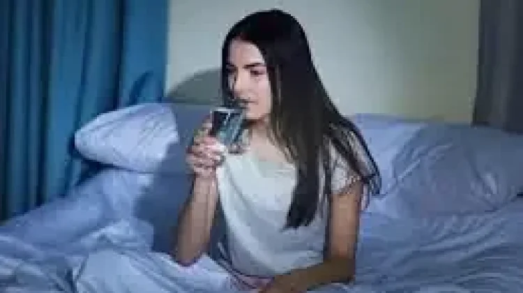 Minum Air Putih sebelum Tidur, Apakah Baik untuk Kesehatan?