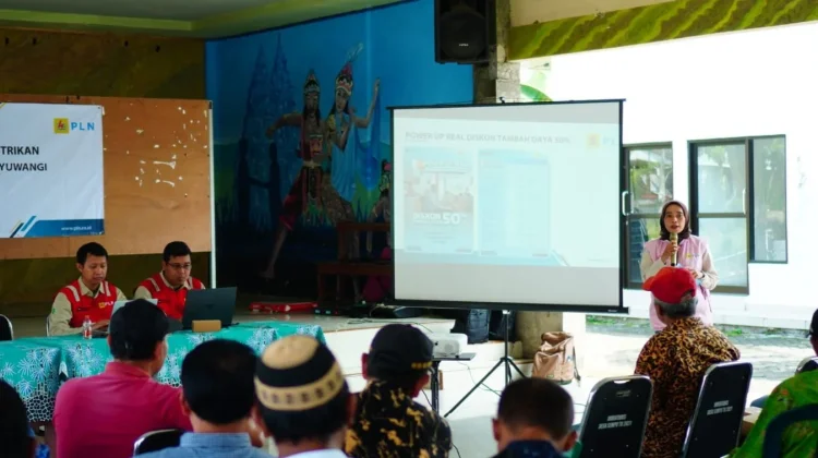 Srikandi PLN Edukasi Warga Sempu Soal Keselamatan Listrik