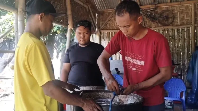 Pemuda Jember Ubah Sampah Plastik Jadi BBM Alternatif