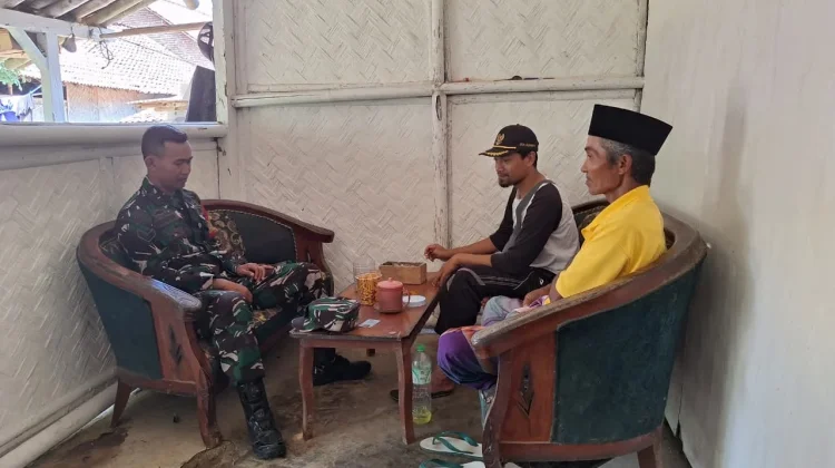TNI Perkuat Kedekatan Warga Lewat Komsos Door to Door
