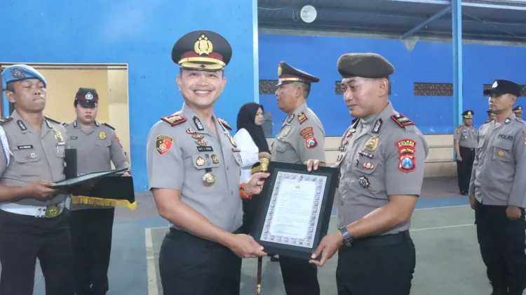 Sebanyak 59 Personel dan Masyarakat Dapat Penghargaan
