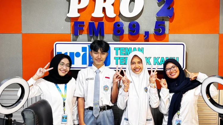 Pemimpin Pramuka Perempuan yang Rasakan Kemah di Kapal Perang