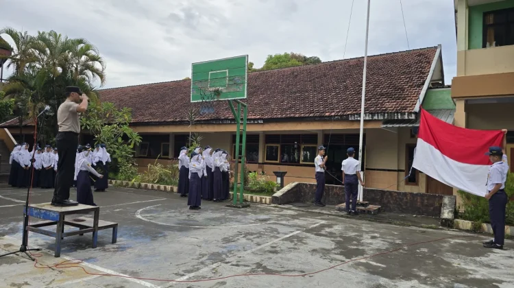 Polsek Tempeh Edukasi Pelajar Tertib Lalu Lintas