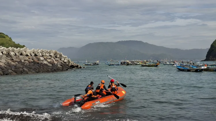 Hari Kedua Pencarian Pemancing Terseret Arus Laut