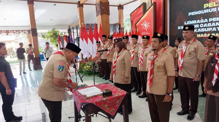 Bupati Lantik Wabup sebagai Ketua Kwarcab Gerakan Pramuka