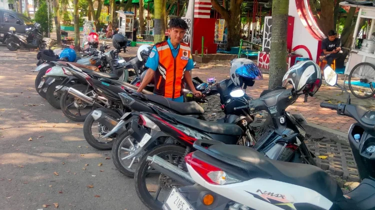 Tarif Parkir Badan Jalan Mulai Diterapkan