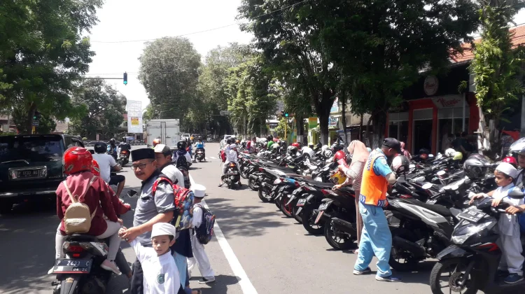 Dishub Kekurangan Jukir, Ancaman Parkir Liar Mengintai