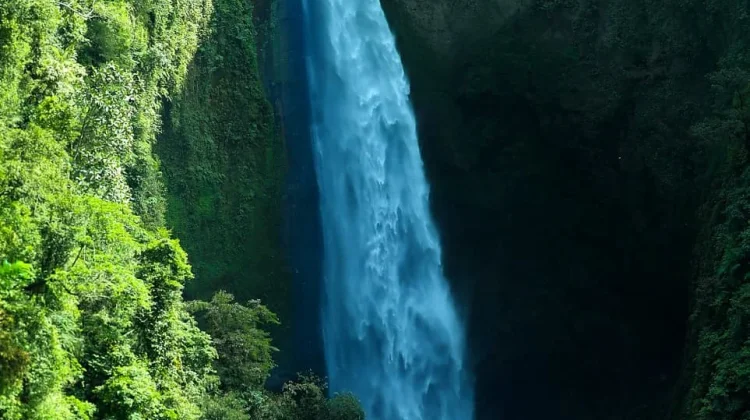 Pesona Tersembunyi Air Terjun Kabut Pelangi di Lereng Semeru