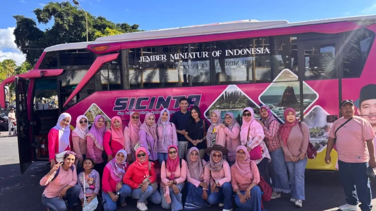 Berburu Kursi Bus Si Cinta, Wisata Gratis yang Jadi Rebutan