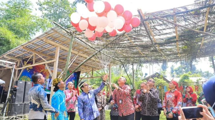 Wamen Komdigi Dukung Festival Egrang sebagai Ruang Kesehatan Emosional Anak