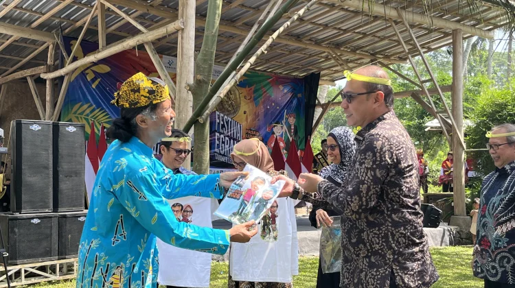 Festival Egrang Bentuk Karakter Generasi Muda di Era Digital