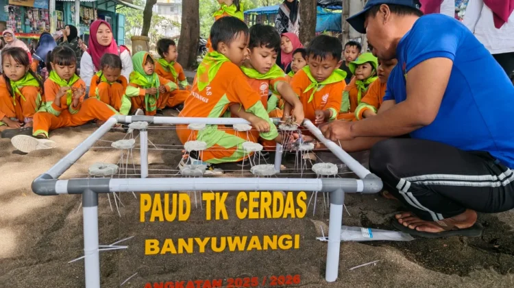 Siswa TK di Banyuwangi Diajak Tanam Terumbu Karang