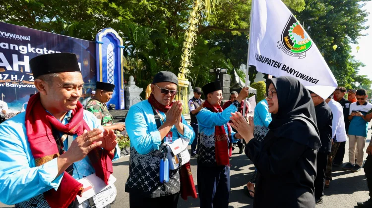 Ribuan CJH Banyuwangi Dilepas, Tangis Haru Iringi Keberangkatan