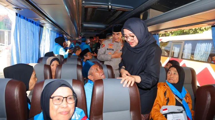 Ratusan Jemaah Lansia Banyuwangi Dapat Layanan Khusus Haji