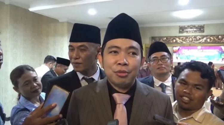Video DPRD Viral, Bupati Jember Singgung Kebiasaan Merokok di Forum Resmi
