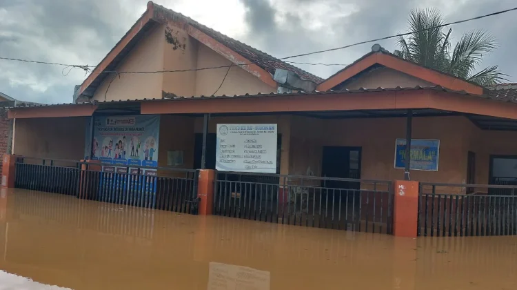 Gerak Cepat BPBD Lumajang Tangani Banjir Luapan Semeru di Tengah Musim Kemarau