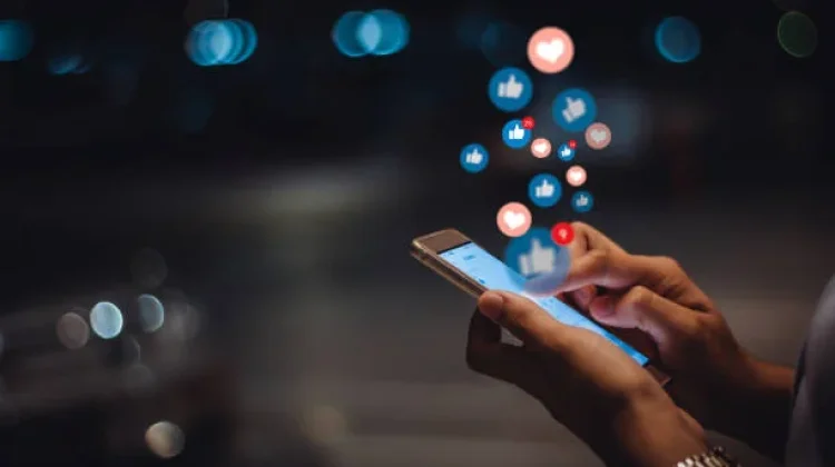 Jika Anda Terus-Menerus Bermain Media Sosial tetapi Tidak Pernah Memposting