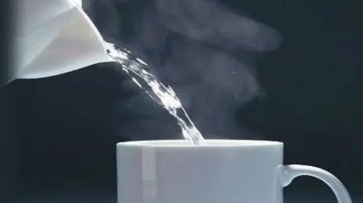 Rutin minum air hangat setiap pagi, apa efeknya ke tubuh?