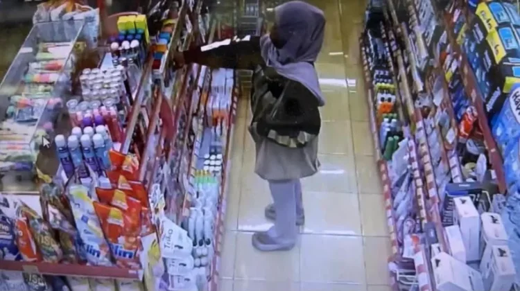 Pencurian Kosmetik di Toko Modern Terekam CCTV