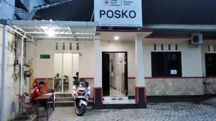 Libur Panjang, Personel PMI Jember Tetap Siaga di Posko