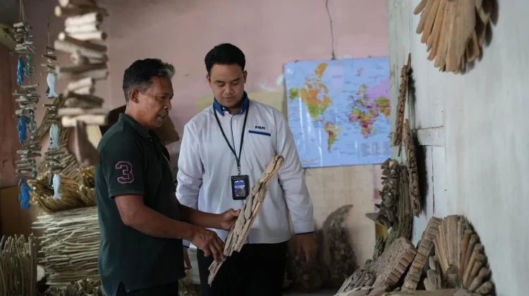 Limbah Kayu Pantai Disulap Jadi Kerajinan Ekspor