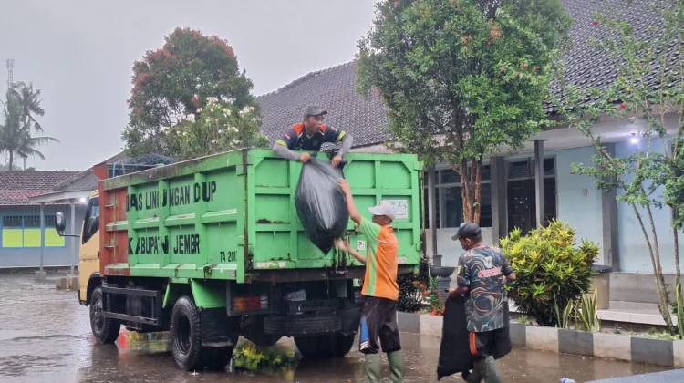 DLH Jember Hentikan Layanan Angkut Sampah untuk Pelaku Usaha dan OPD