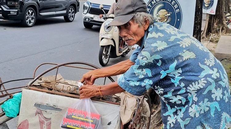 Empat Puluh Tahun Mengayuh, Pak Olif Enggan Mengeluh