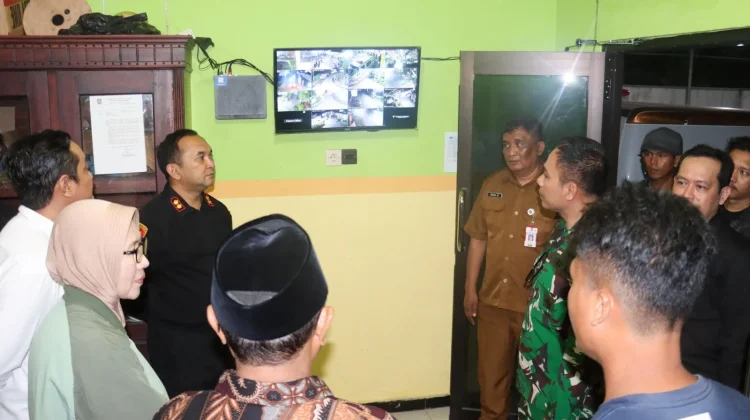 Bupati Lumajang Pantau Pemasangan CCTV dan PJU