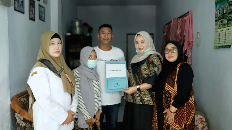 Dewi Natalia Perkuat Semangat Kepedulian Sosial bagi Warga Klakah Utara