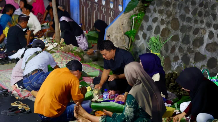 Tumpeng Sewu, Ribuan Warga Kemiren Duduk Bersama dalam Doa dan Syukur