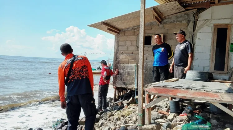 Dapur Permanen Rusak Berat Diterjang Gelombang Pasang
