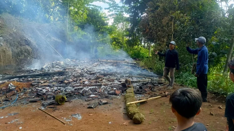 Kebakaran Rumah di Botolinggo, Satu Warga Luka