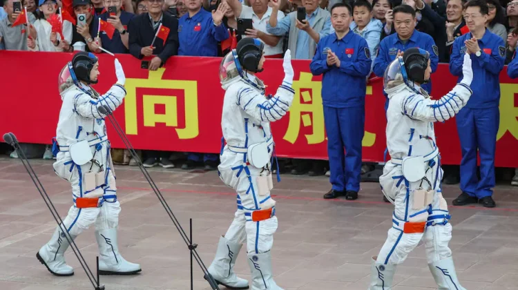 China Siapkan Misi Bulan, Astronaut Bertugas Setahun di Orbit