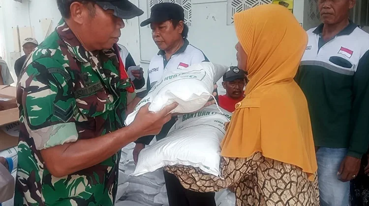 Sinergi TNI-Polri Kawal Bantuan Pangan untuk Jaga Ketahanan Sosial Warga