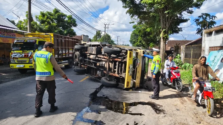 Tabrakan Motor dan Truk Box di Pakusari Jember, Satu Pengendara Tewas